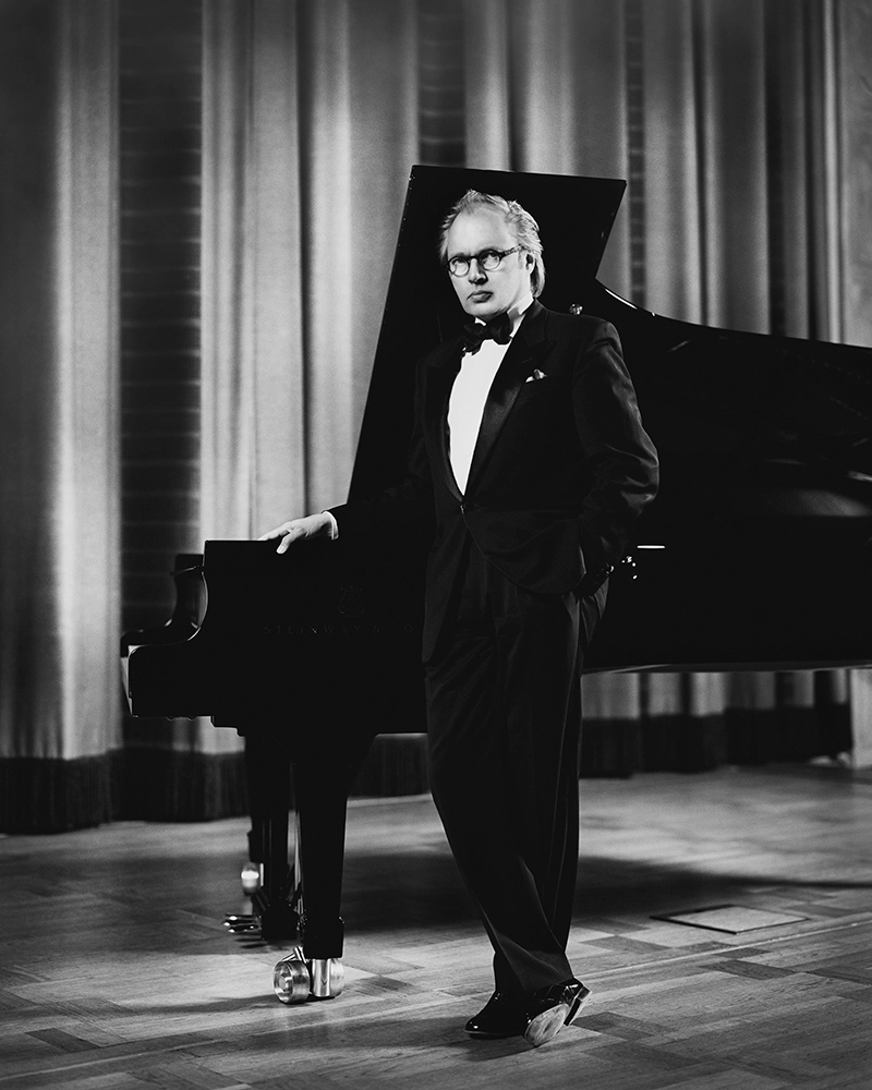 Artistporträtt av Roland Pöntinen