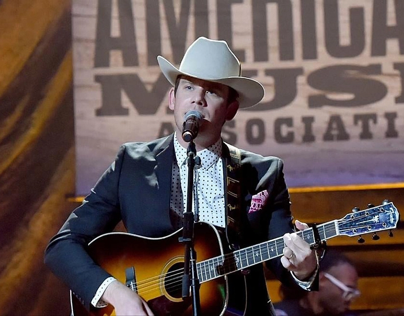 Sam Outlaw